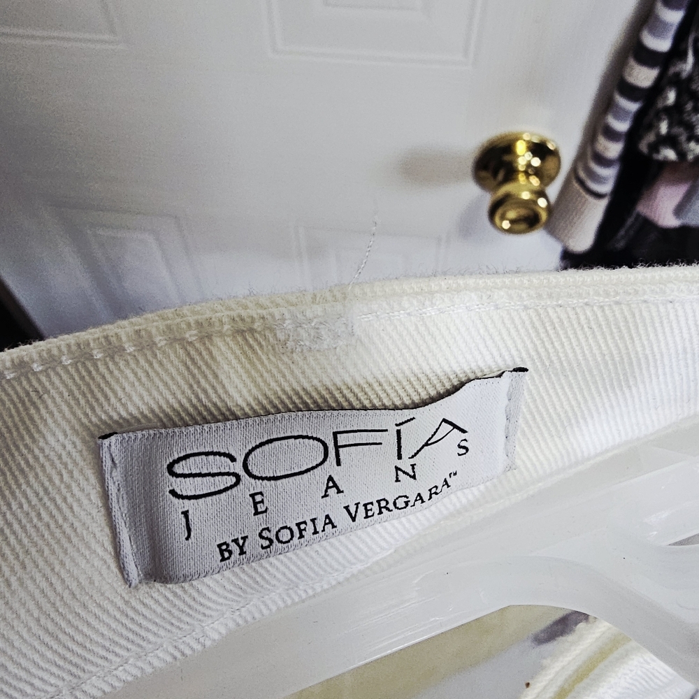 β’Sofia Vergara Women's White Distressed Denim Shorts - Picture 5 of 7